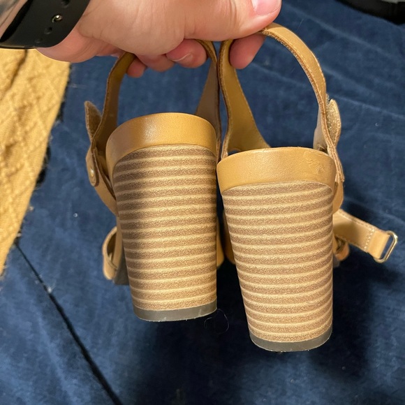 Tan Strappy Clarks Heels - Picture 8 of 8